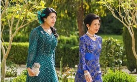 〈新年に振り返る皇室〉愛子さまのドレスは雅子さまから？　35年前の「おばあ様」のドレスをスタイリッシュに着こなしたのは高円宮家の承子さま　