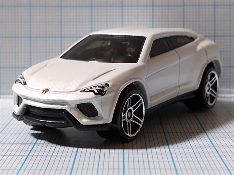 ホットウィール ランボルギーニ ウルスの画像３