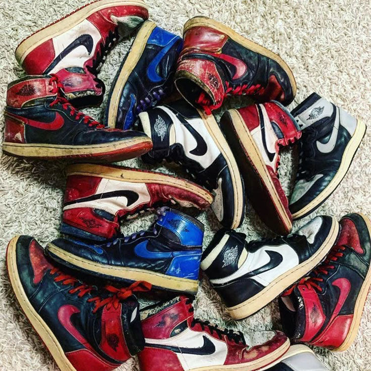 ヴィンテージのエアジョーダン1が多数並んでいる