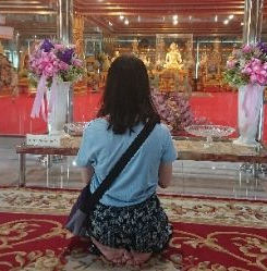 ワットパクナムでお祈り