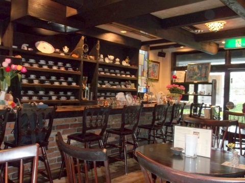  JR武蔵野線北朝霞駅と東武東上線朝霞台駅近くの東京都新宿区新宿3丁目にある埼玉県朝霞市西原１丁目にある喫茶店炭火焙煎珈琲銭洲亭ぜにすていの店内