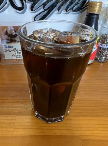 茨城県牛久市栄町２丁目にあるハンバーガー、ステーキの「Cafe & Restaurant Oldies 60s　カフェ＆レストラン オールディーズ シックスティーズ」Aセットのドリンク（アイスコーヒー）