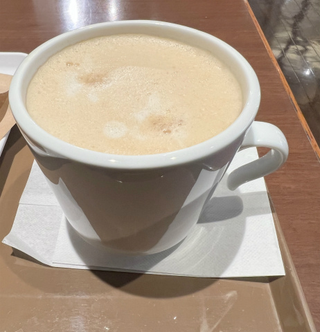 神奈川県横浜市神奈川区東神奈川1丁目にあるカフェ「Saint Marc cafe サンマルクカフェ シァルプラット東神奈川店」BLTセットのカフェラテ(M)