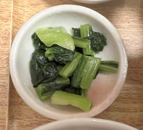 埼玉県朝霞市浜崎1丁目にある居酒屋、食堂の「大衆食堂 てんぐ大ホール 朝霞台駅前店」牛すき焼き鍋定食の漬物