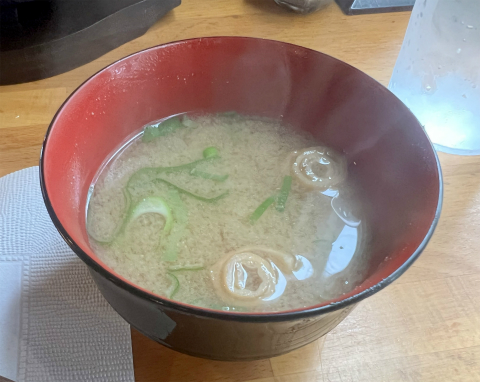 埼玉県川口市本蓮3丁目にあるステーキ、ハンバーグの「花もえぎ」みそ汁