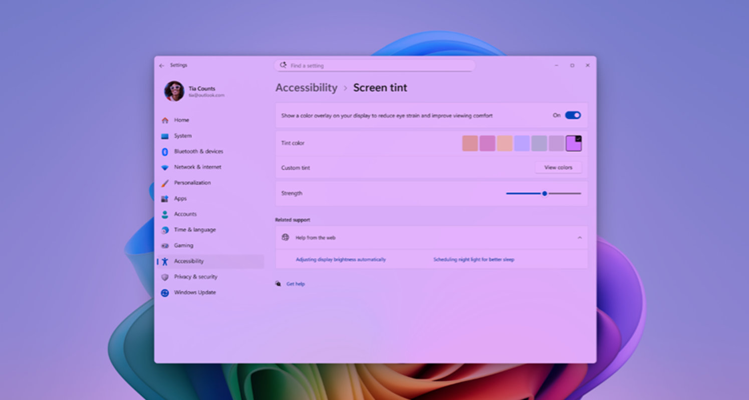 Screenshot of a Windows 11 accessibility setting for screen tint. It shows options for text color, custom tint, and strength adjustment with a gradient backdrop.