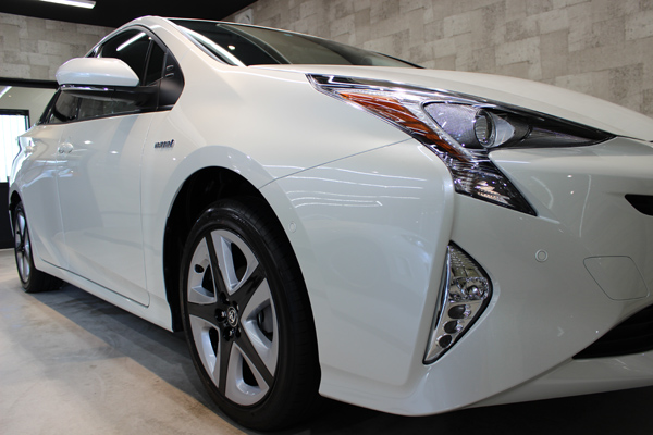 トヨタ プリウス 右フェンダー