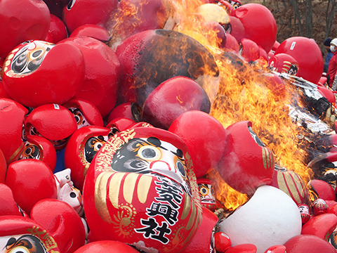 素材は紙だから燃え出すとあっという間。