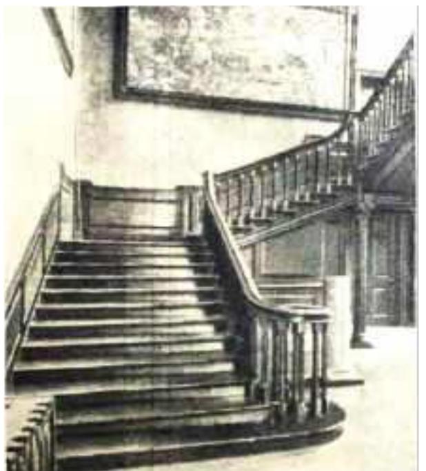 Till the early 20" century, Hawnes remained in the hands of Carteret’s descendants, the Thynnes: Still in 1908, the “notable” collection of family portraits — certainly partly displayed in the stair well (Fig.*°*) — both from the Montagu-Carteret side (John’s paternal descendance), as from the Granvilles (from his mother’s side) was in situ, an impressive scenery in which Dieupart must have moved.**°  At the same time, Carteret kept here a well-stocked library.**° The voyage from London to Hawnes Park would mean about a ten hours ride by Carteret’s horse-drawn carriage, transporting the  The voyage from London to Hawnes Park would mean about a ten hours ride by Carteret’s horse-drawn carriage, transporting the family and probably Dieupart as well.*°’ Here they spent their summers, with relatives, friends and visitors, their other country seat being at Stowe House in Cornwall (‘1715’). 