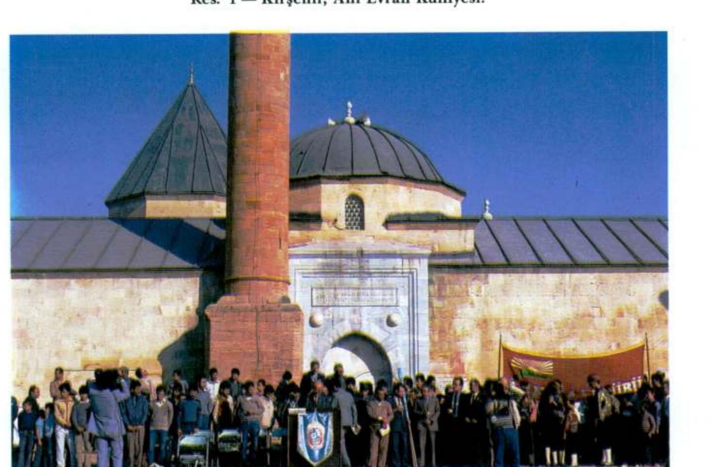 Res. 2 — 1986 yilnda Kirsehir’de yapilan Ahi Evran Senliklerinden bir gorintu. 