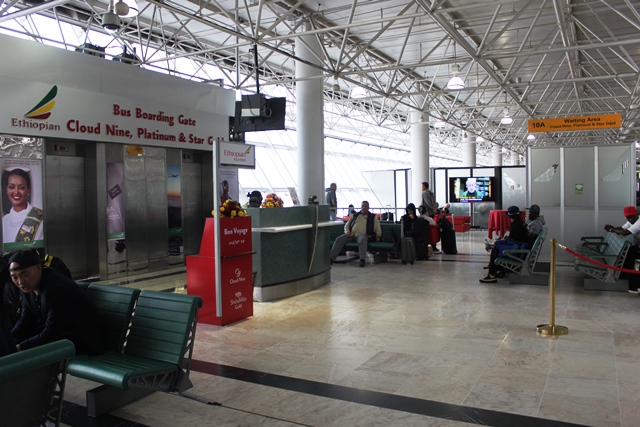 専用バスゲート及び待合室