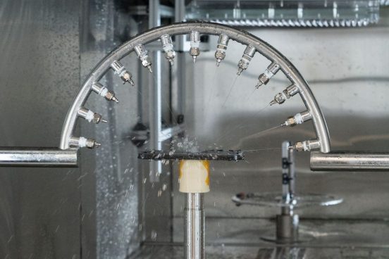 【西田宗千佳連載】iPhoneへの過酷なテストからわかった“故障の原因になるもの”とはなにか