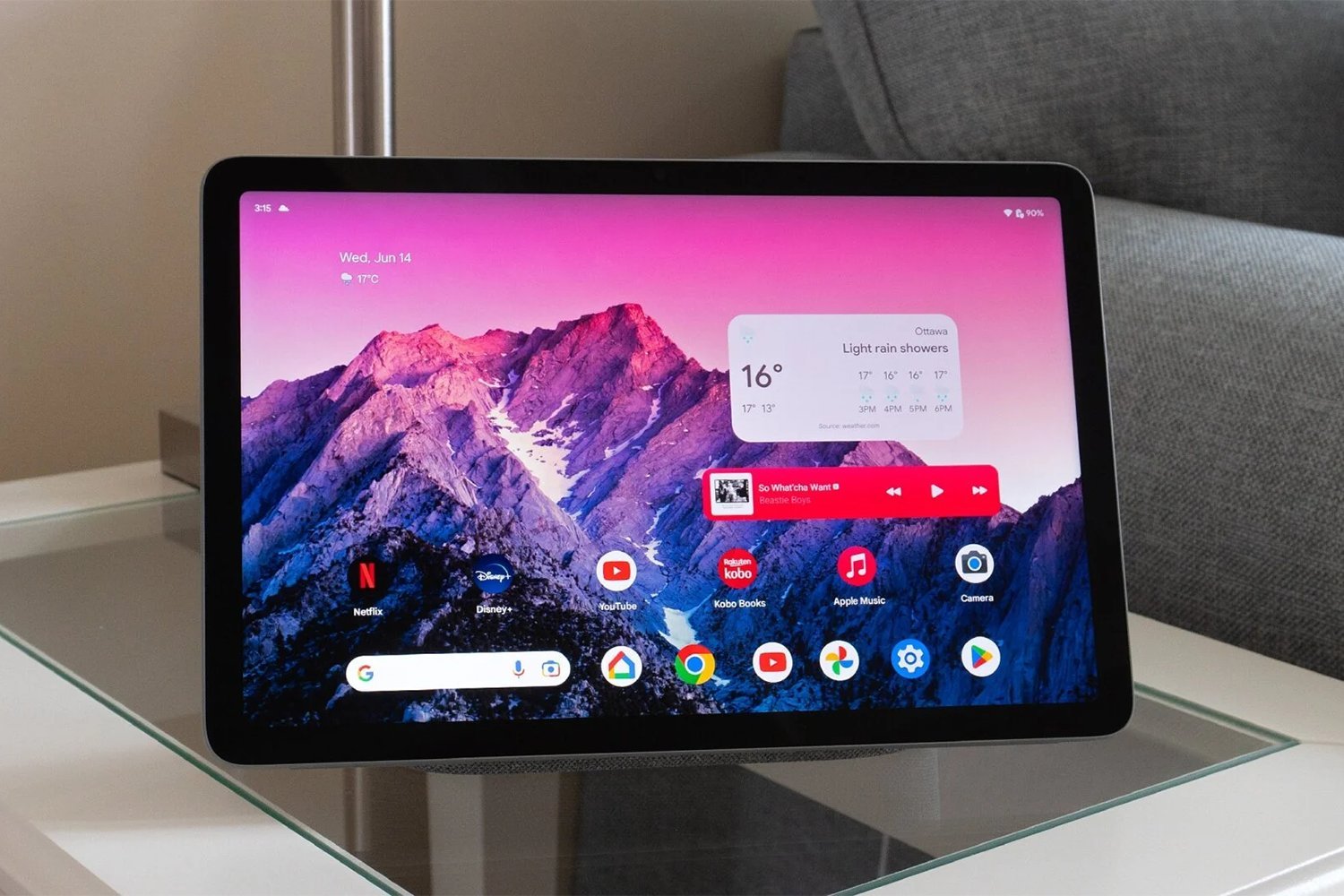 A photo of the first-gen Pixel Tablet from the front