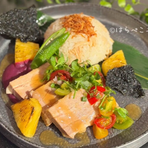 【実食レポ】帝国ホテル「ハワイ ハレクラニ フェア2025」カルアポークにトロピカルフルーツパブロバ！