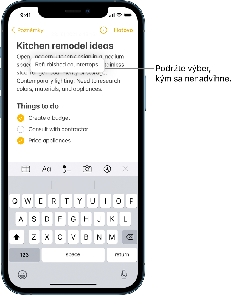 Fráza označená v poznámke v apke Poznámky sa zdanlivo nadvihne po tom, čo na nej užívateľ podržal prst.