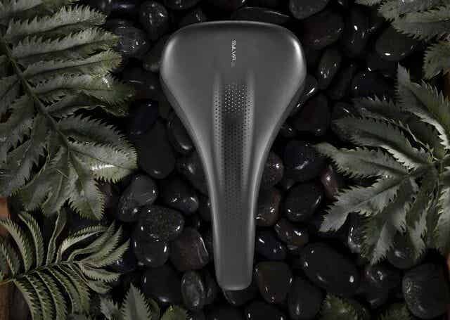 女性の骨格にあったサドルを使用