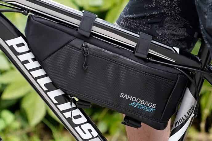 スタイリッシュなフレームバッグ