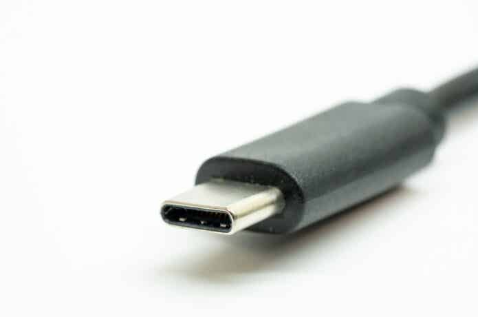 サイクルコンピューターのUSB充電