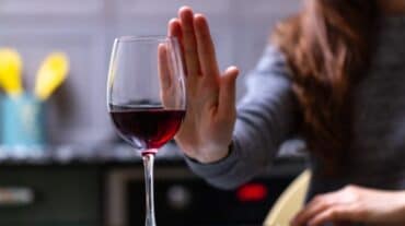 skin ko dhyan mee rakhte huye kam kren alcohol.