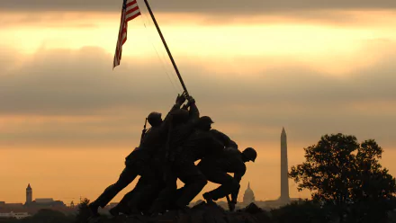 4K Ultra HD PC desktop wallpaper: silhouetted soldiers raising the American flag at the Iwo Jima Memorial at sunrise, Washington Monument on the horizon.