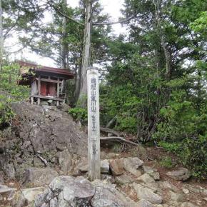 柳沢峠起点で黒川鶏冠山と三窪高原へ