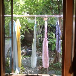 お気に入りの手作りワンピース お庭に干している姿も可愛らしい