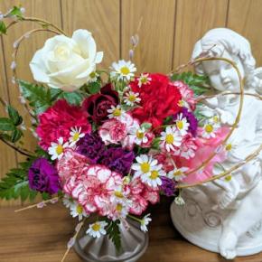 フラワーアレンジメント2月①～キュートなバレンタイン仕様で～