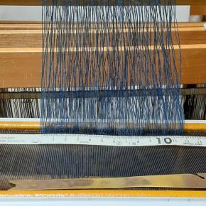 藍染め糸の機かけ作業と和綿栽培の下準備