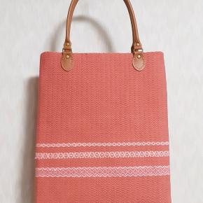 【新作】ミニ手提げバッグ ～バラの小径（こみち）～🌹