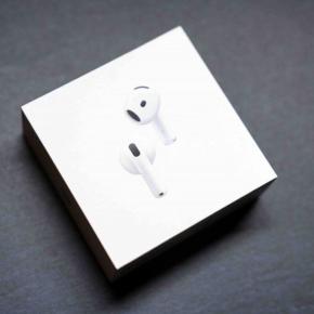 祝・ノイキャン搭載【AirPods 4】レビュー。ANC非搭載型・AirPods 3と性能比較！正統進化を遂げたインナーイヤーイヤホンの完成形