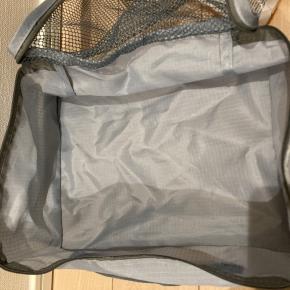 ダイソーで買える荷造り便利グッズ。トラベル収納ケース、衣類のトラベル用圧縮袋