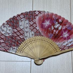 普段使いもできるディズニーミニーちゃん柄の扇子が凝っててオシャレ♪