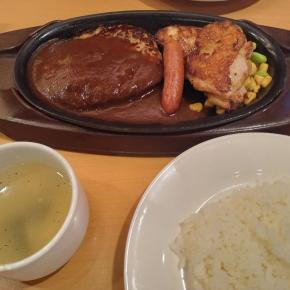 ガスト「鉄板ハンバーグミックスグリル」（八戸市南類家） モコとココ