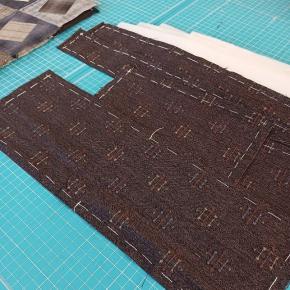 バッグ制作続いています。