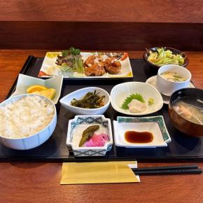 青森県八戸市/やま文さんで1200円の本日の日替わりランチを食べて来ました。