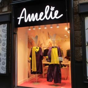 パープルXイエローのコーディネート2点＆山吹XブラックXオフホワイトのコーディネート2点のポップなショーウインドー☆Amelie