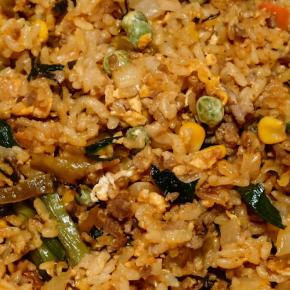 休日の 麻婆茄子焼き飯と月見焼きそば