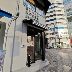 渋谷にブラックロックスバーガー誕生。アボカド×海苔わさびの和な暴君参上