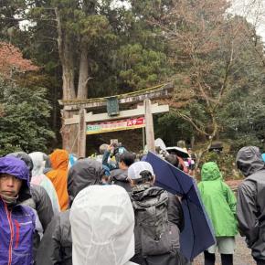 第26回みたけ山登山競走は雨も降って寒かった