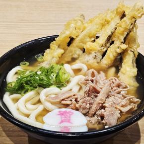 【資さんうどん八千代店】大雨の土曜夜でも行列！？ 30分待ちで食べた「かしわごぼ天」と絶品ぼた餅を実食レポ