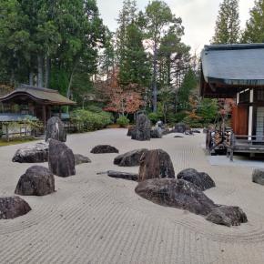 コンサルの製品とサービス