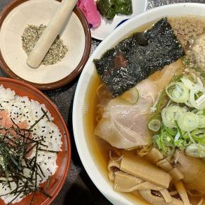 つまり朝からクスリの代わりに飲む一杯〜【津軽煮干中華 勝三郎】で大セアブラオイニボシ