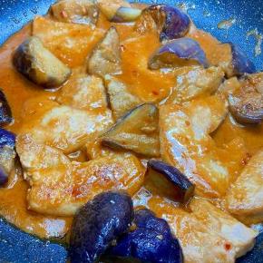 【素朴飯研究部】『豚肉となすの辛味噌めんつゆ炒め』を作ってみた！