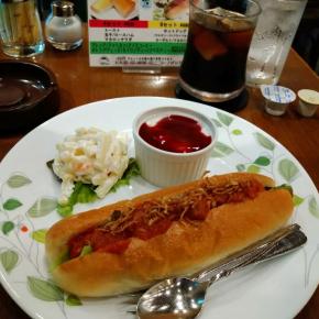 新宿のシルエットでモーニングを食べた。思ったより煙くなかった。