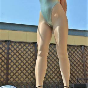 競泳水着でマット