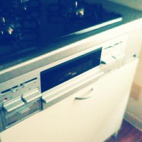 中古平屋 値段優先にしてミスったキッチン。