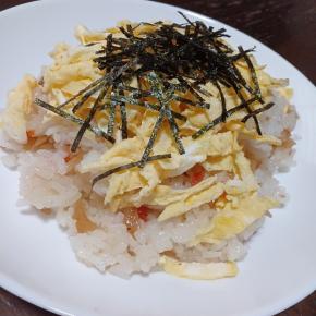 ランチ・・・ちらし寿司で 😃🎶