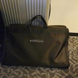 Mサイズスーツケースにジャストフィット！至高のガーメントバッグ、RIMOWA（リモワ） 三つ折りガーメントバッグ のインプレッション！