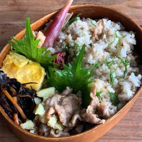 お弁当（夫）220608 オナガ飛ぶ朝