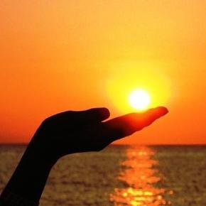 握りしめているもの その手を離すことで欲しいもの、得たいものは手に入ります♡